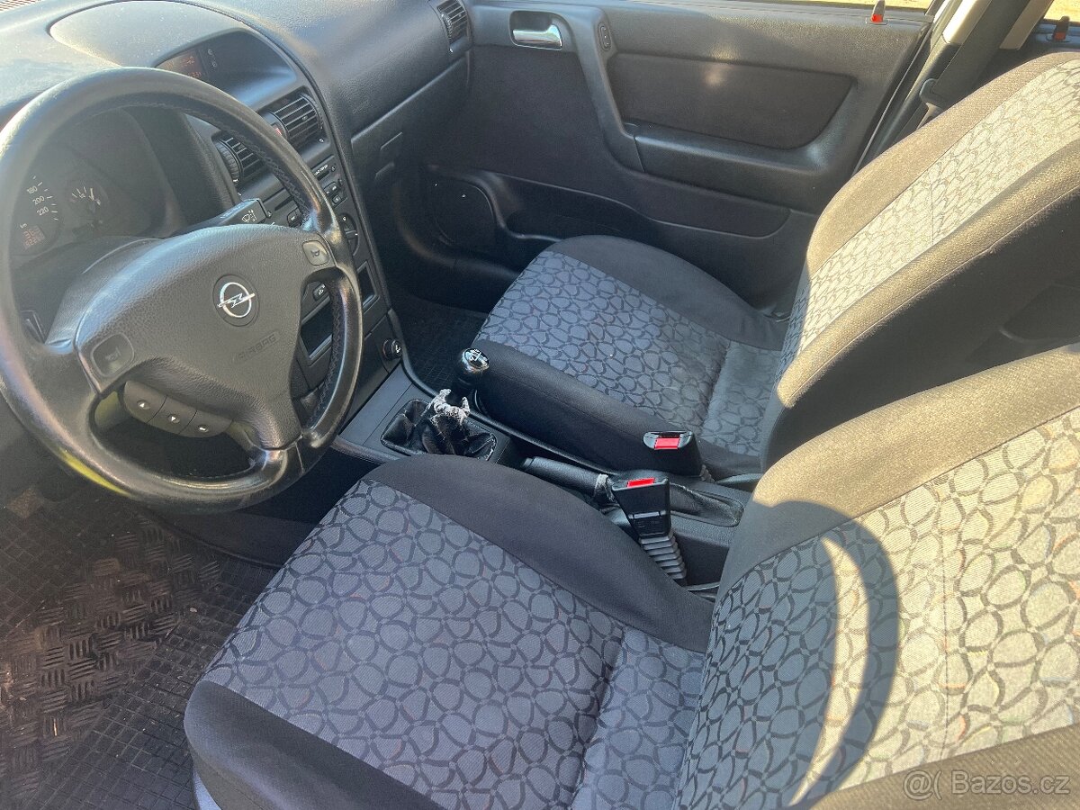 Astra HB , 1,6 benzin, manuál - 7