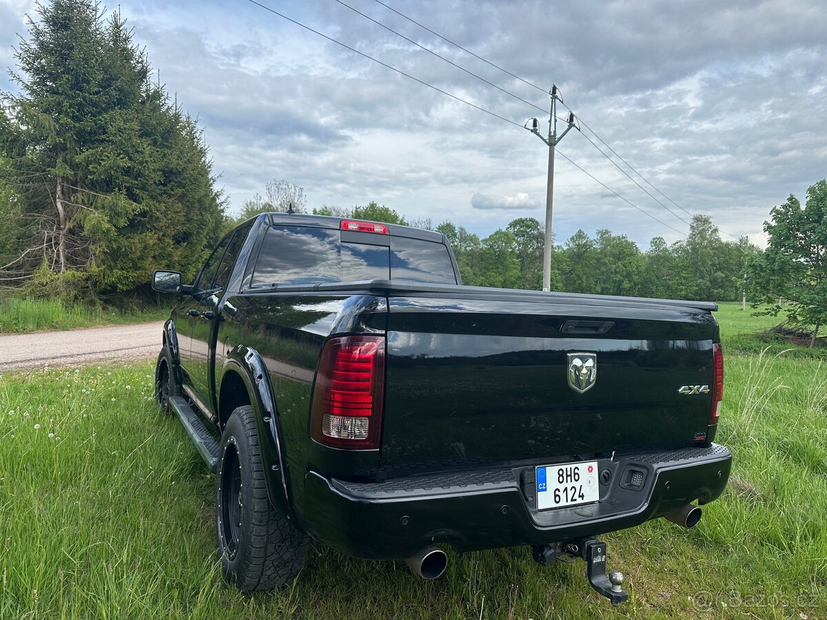 Dodge RAM 1500 Sport 5.7 HEMI 4x4 - 7