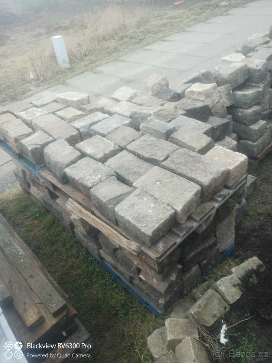 Staré dlažební kostky velké. - 7