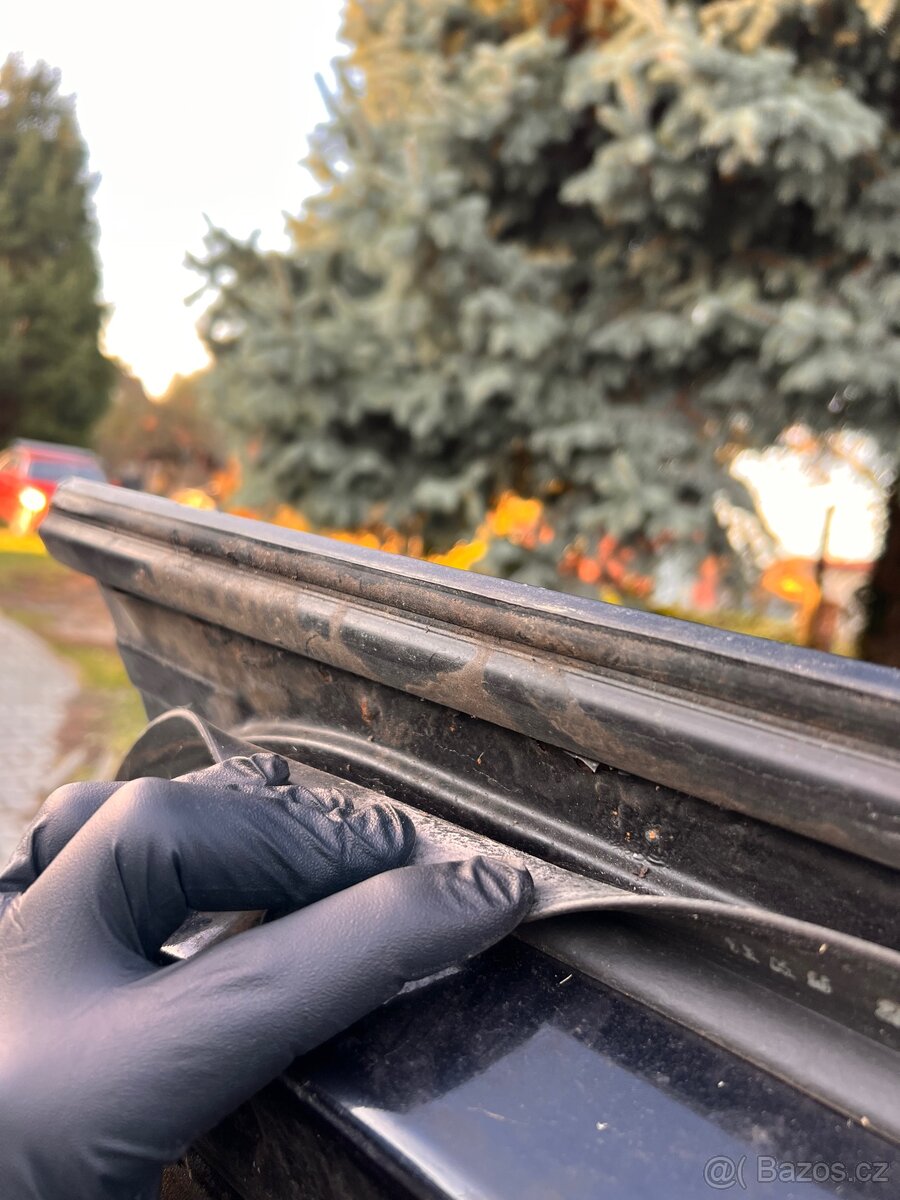 Právě zadní dveře bmw e34 touring - 7