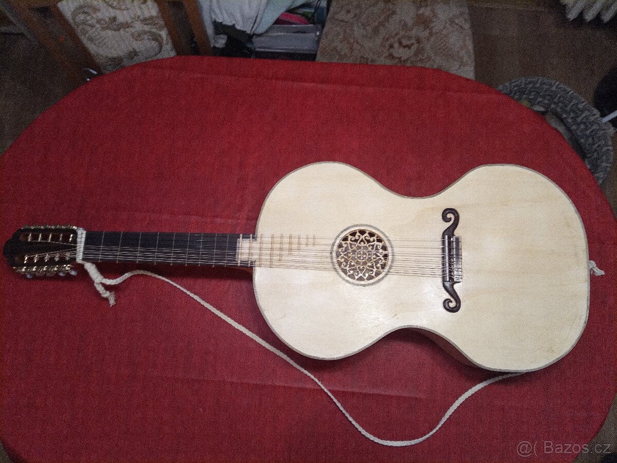 barokem inspirovaná kytara - 7