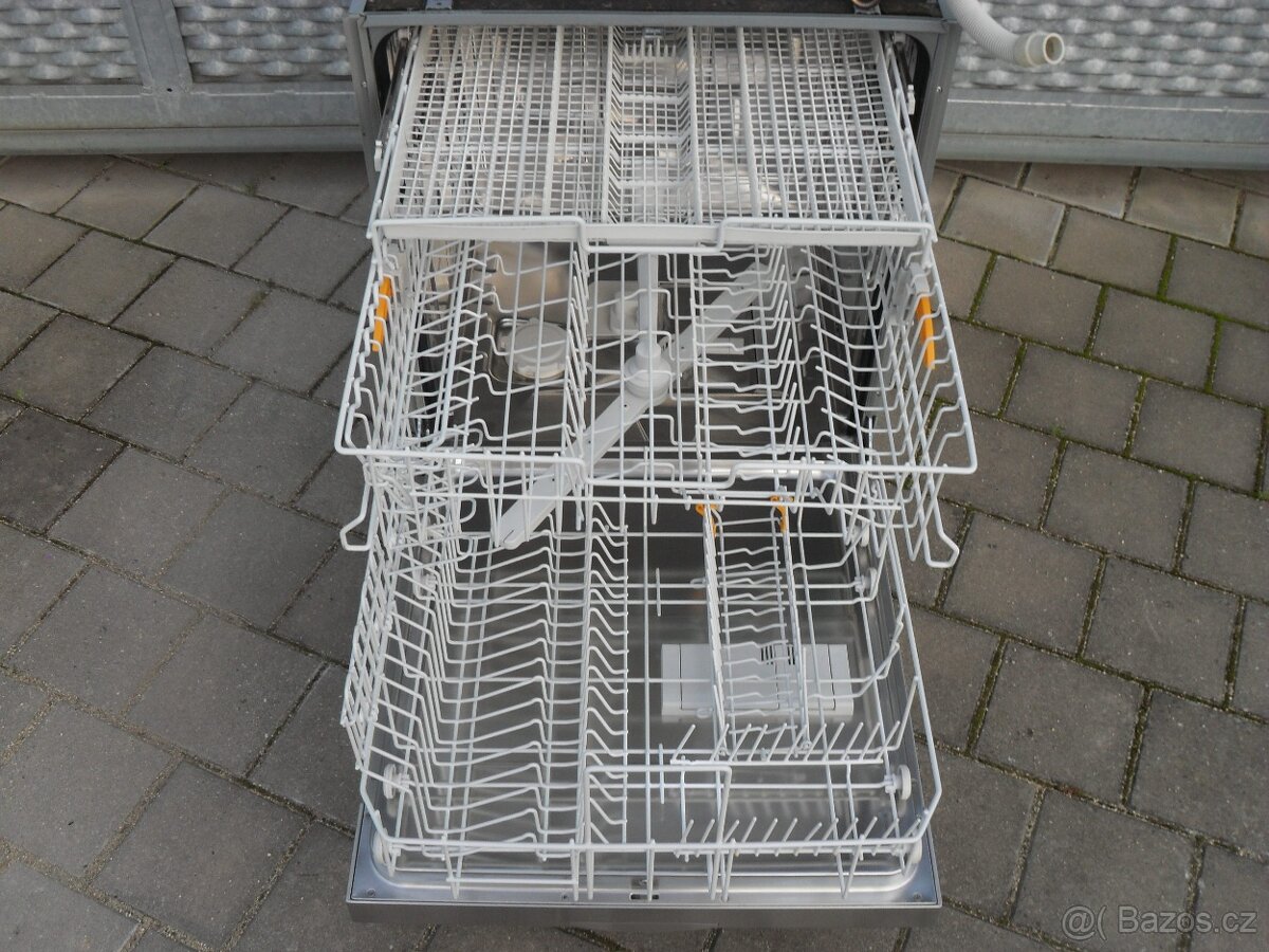 VESTAVNÁ MYČKA MIELE,LUXUSNÍ ZNAČKA,NEREZ,LCD,TURBO.tř.A+ - 7