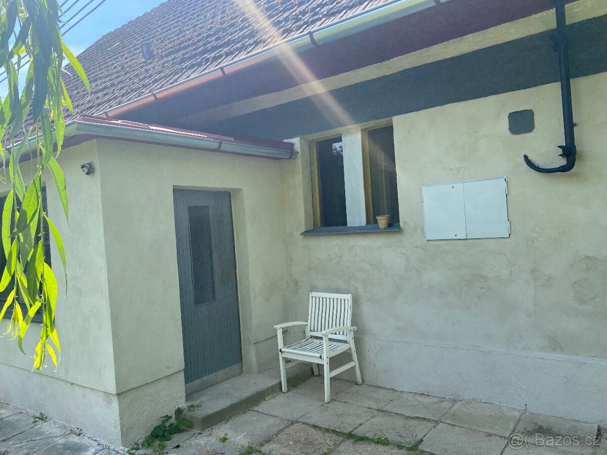 Prodám rodinný dům 3 + 1 s pěkným pozemkem 1000 m2 - 7