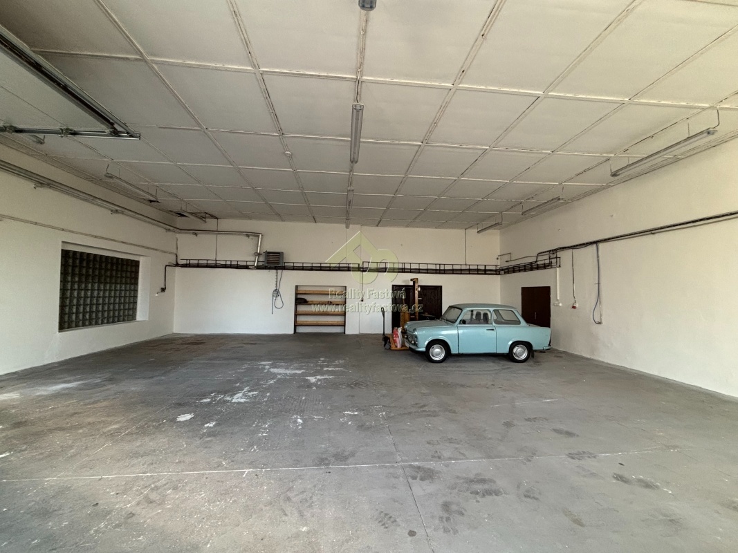 Pronájem skladovací haly u Rokycan s nájezdem na dálnici - 7