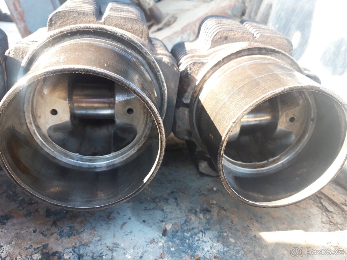 RS 09 čtyřválec hlavy válce písty - 7