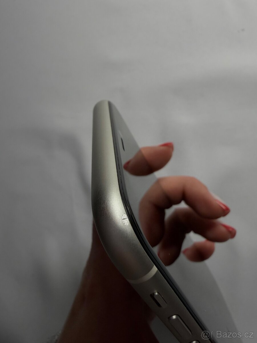 IPhone 11 bílý - 7