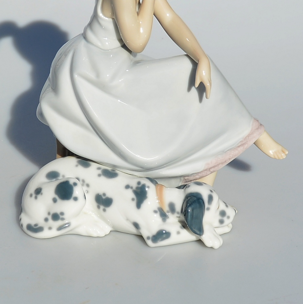 LLadró porcelánová soška - Dívka s telefonem a psem - 7