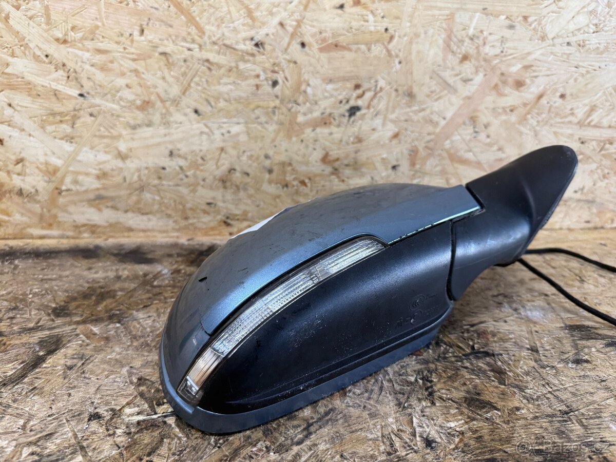 PRAVÉ ZPĚTNÉ ZRCÁTKO ŠKODA OCTAVIA 2 FAC. 6 PIN POŠKOZENÉ - 7