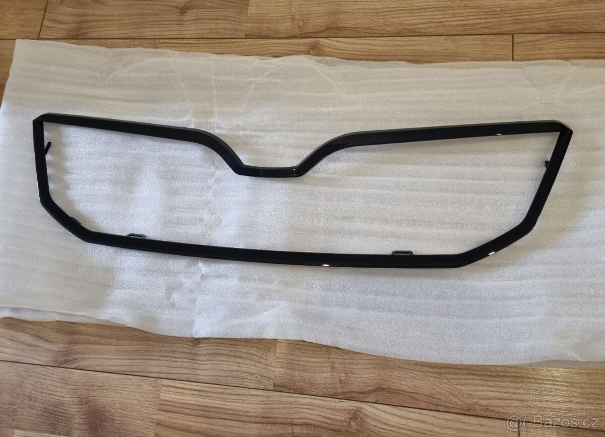 PREDNI MASKA OCTAVIA 3 / 3FL / 4 RAMECEK GRILU MASKY CERNY - 7