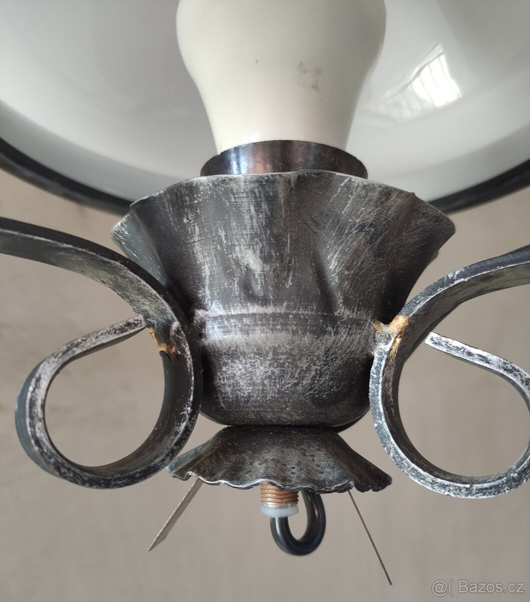 Kovový lustr. - 7