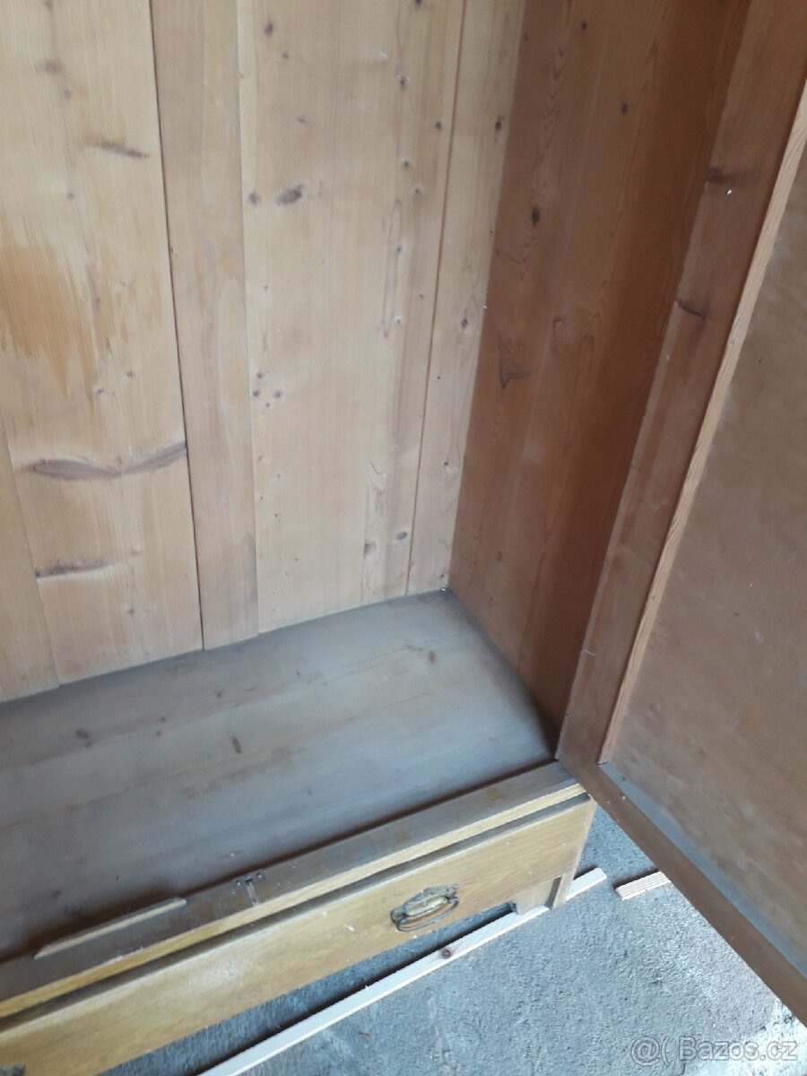 Prodam dve parove celomasivni skrine krasny stav - 7