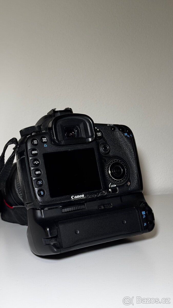 Prodám set Canon 7D + 4 objektivy + batterygrip + blesk - 7
