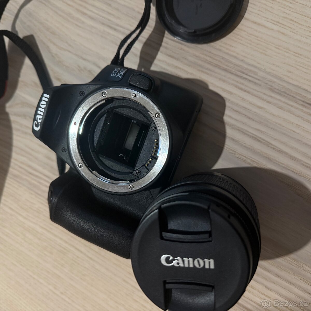 Canon EOS 250D + EF-S 18-55 III kit + brašna Vanguard - 7