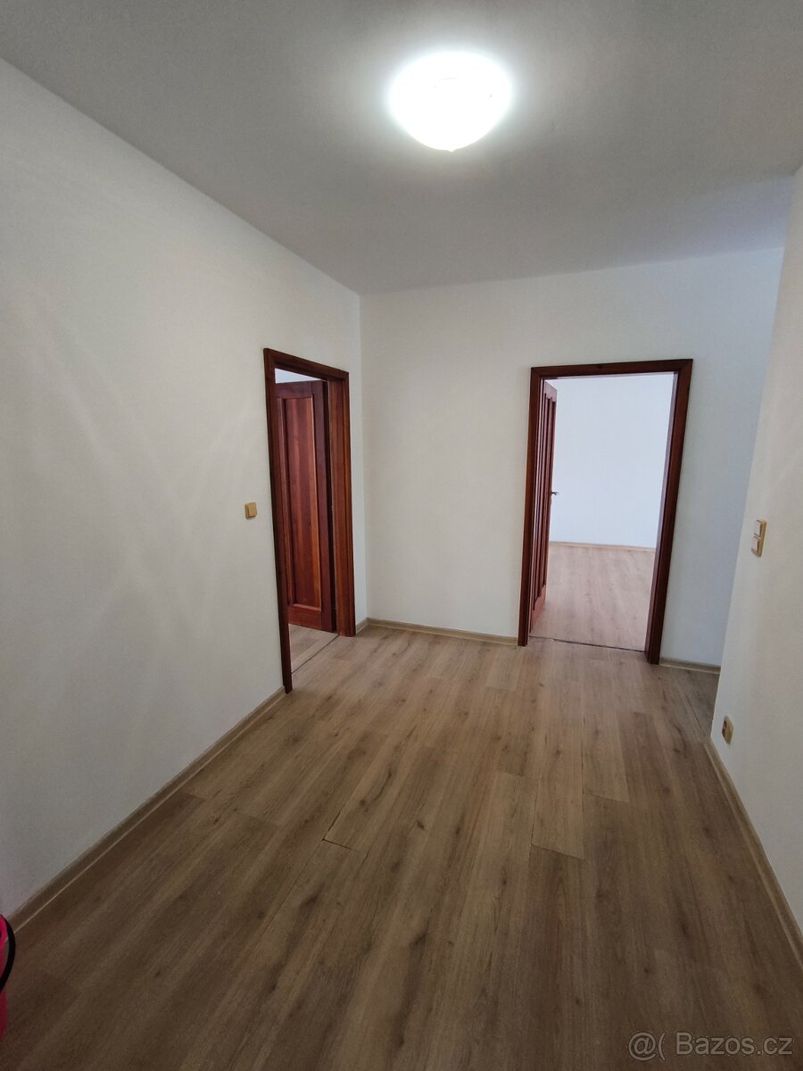 Pronájmu byt v Aši 2+1 - 7