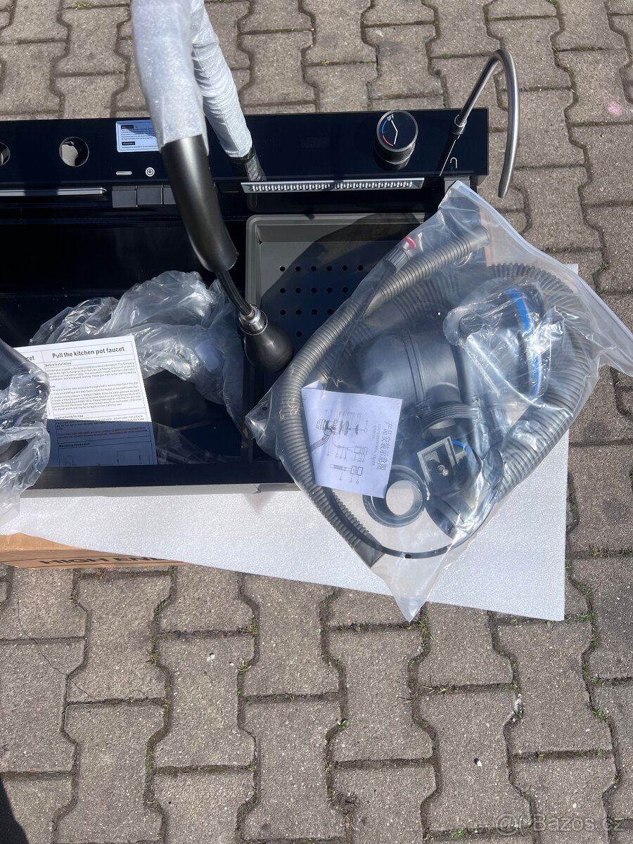 Kuchyňský dřez s vodopádem  - 7