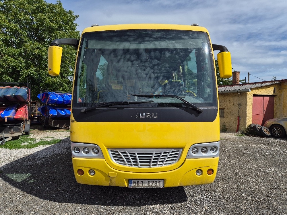 Autobus ISUZU 26+1 míst - 7