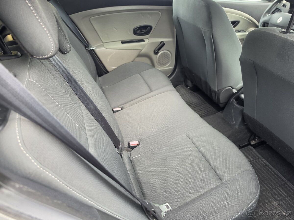 Renault Mégane
1.6 i Parkovací senzory - 7