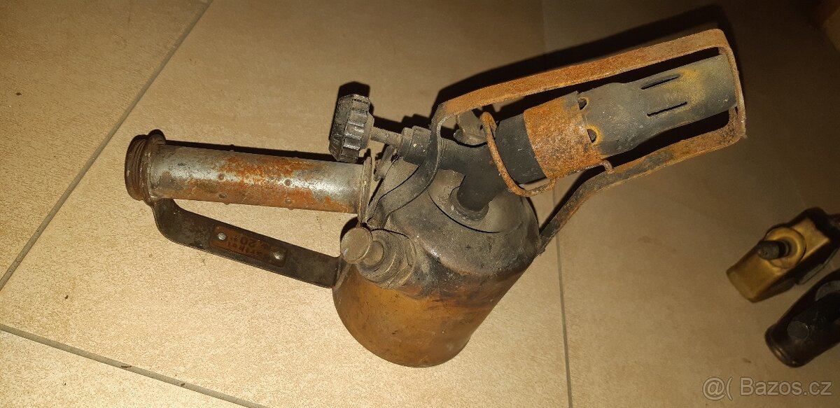 Spoustu starožitností z války na prodej - 7