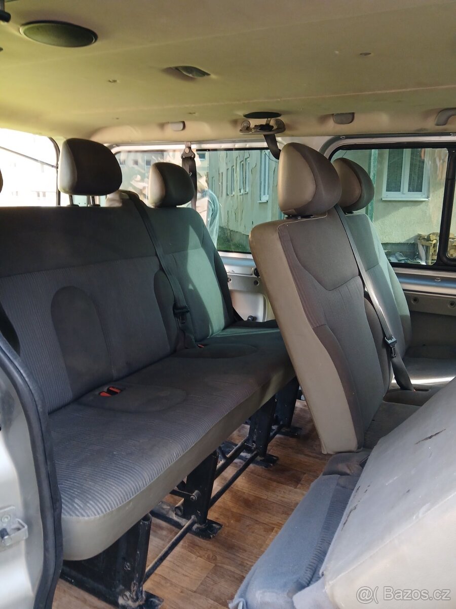 Opel Vivaro 2.5 - 7