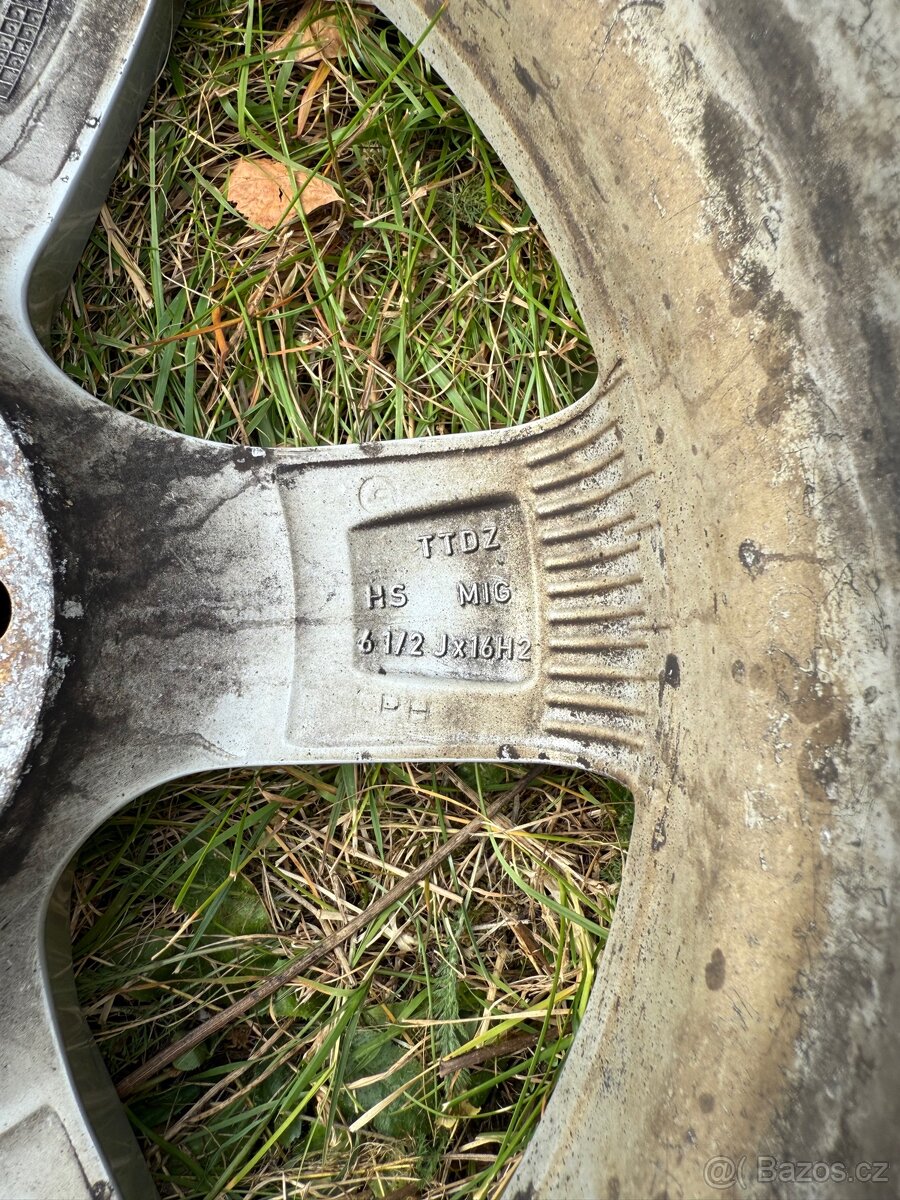 Prodám 205/60 R 16 - 7