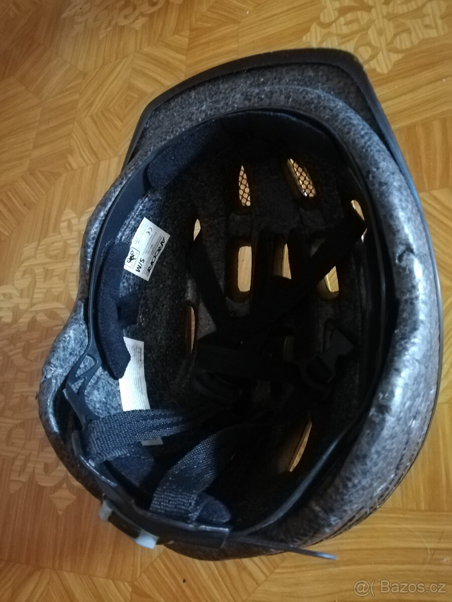 KOLEČKOVÉ BRUSLE/ IN Line 43-44, dětská cyklo helma - 7