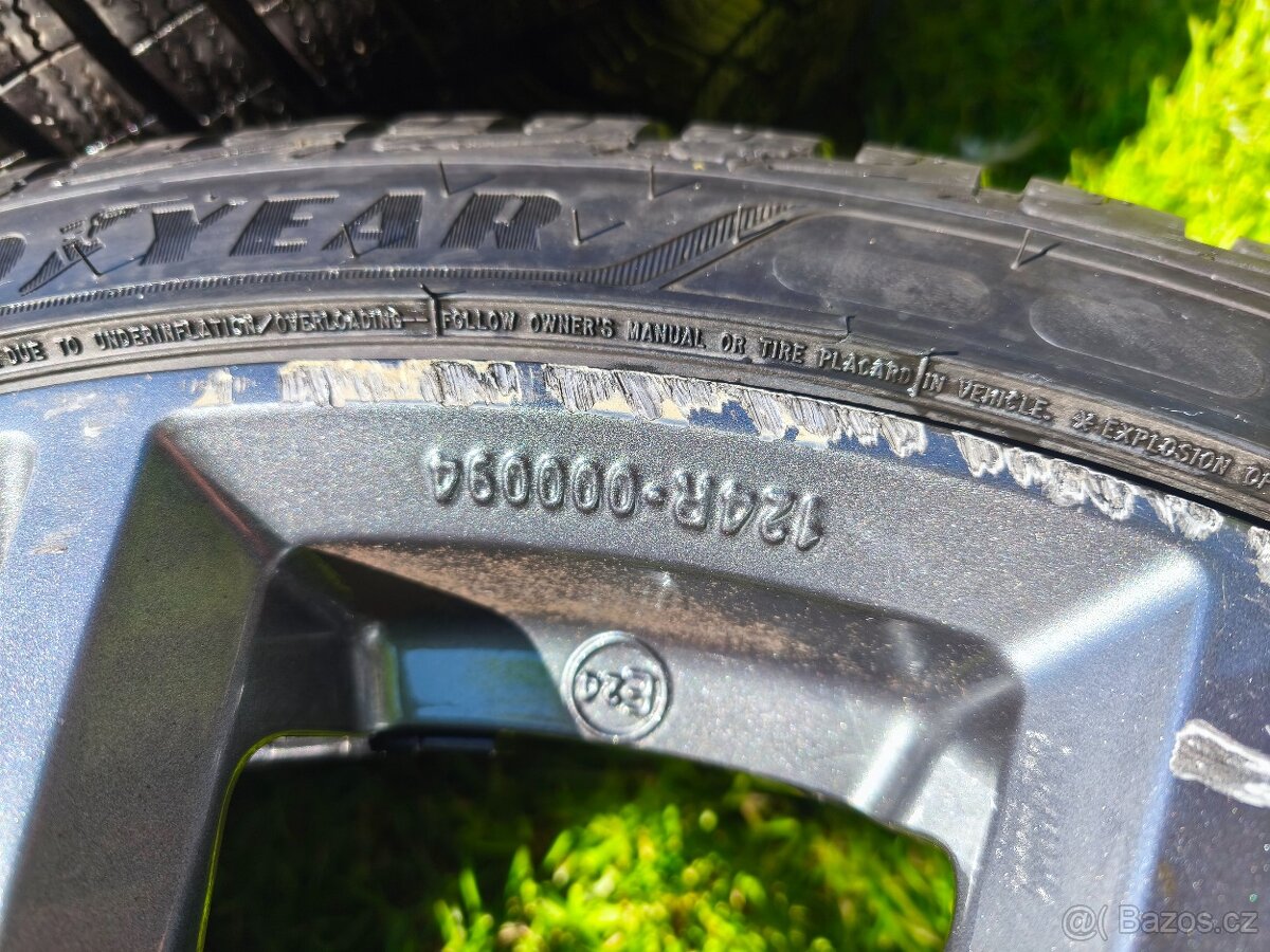 Dvourozměrná zimní sada KIA Stinger r19 5x114,3 - 7