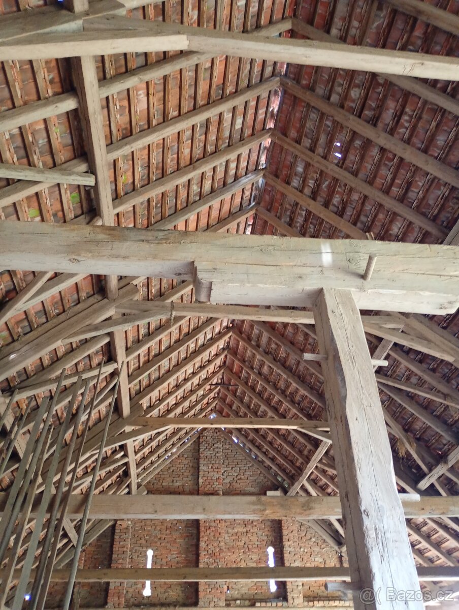 Staré trámy staré krovy staré prkna - 7