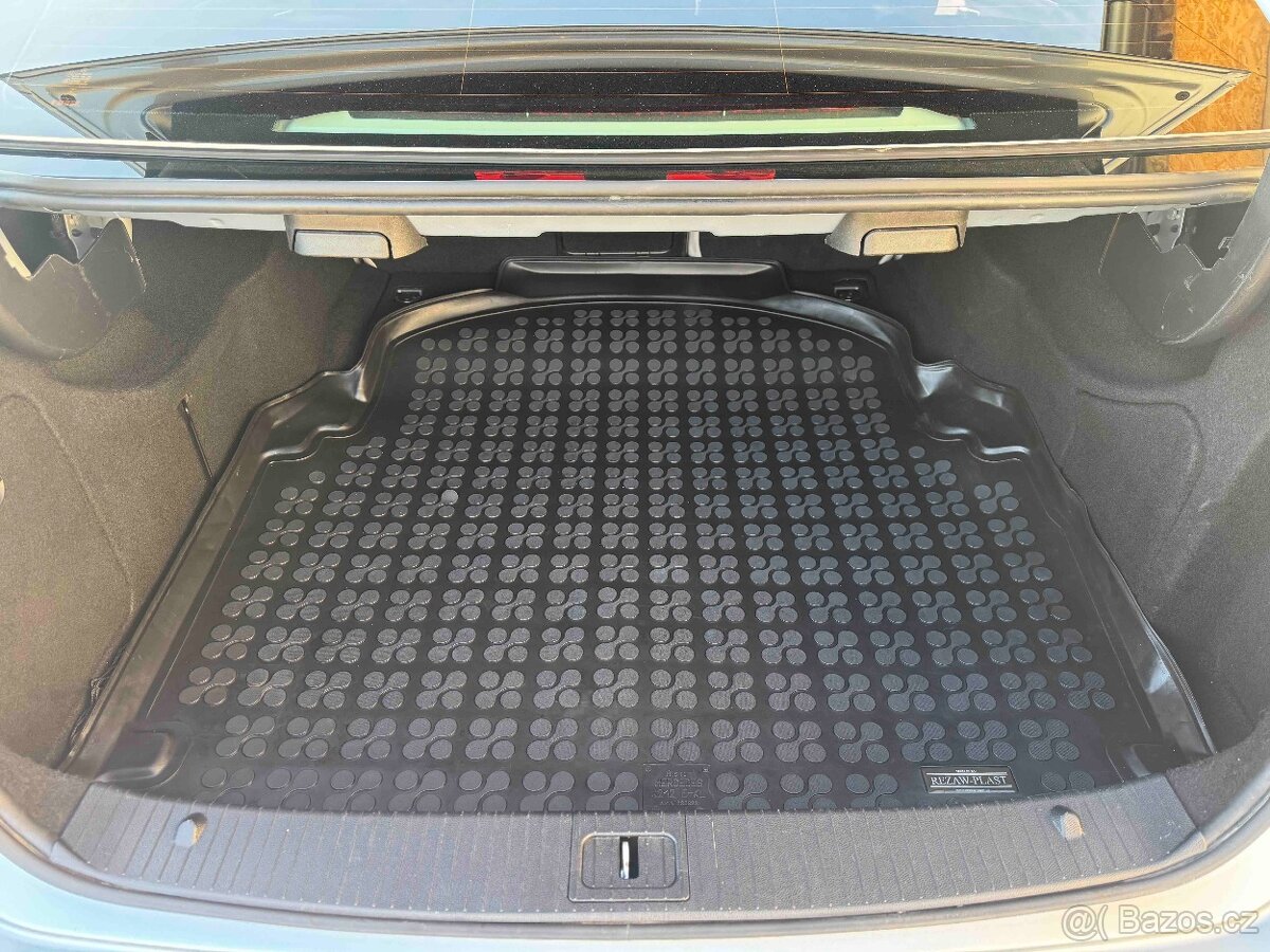 Mercedes - Benz, Třída E Limuzína - 7