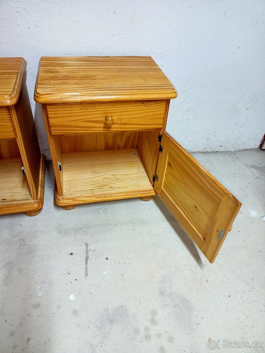 Prodám 2 x 2 hezké noční stolky z masivu. - 7