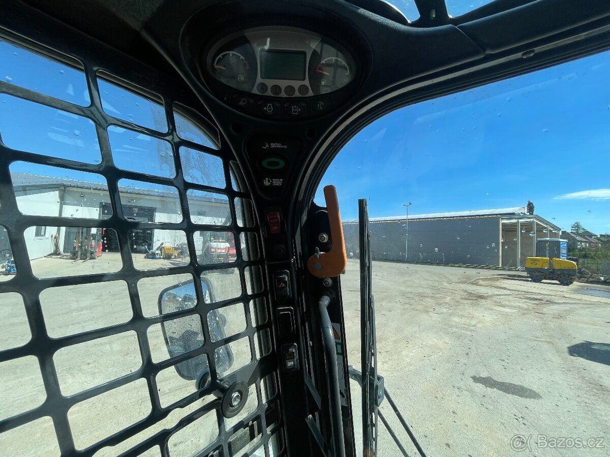 Smykový nakladač Bobcat S530 - 7
