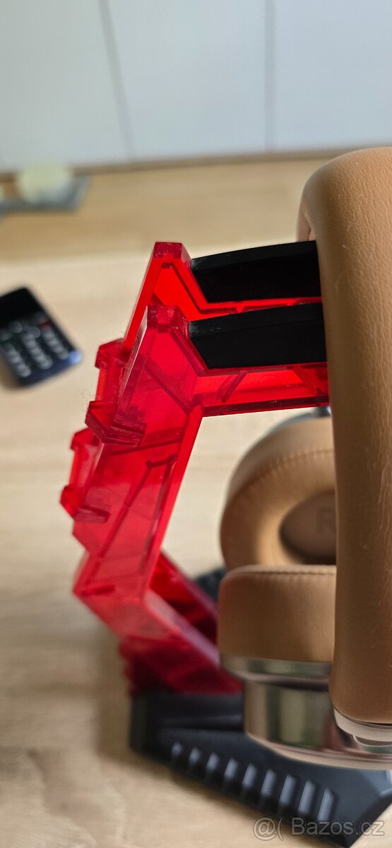 Čtyři kusy-stojánek na sluchátka Red Fighter - 7