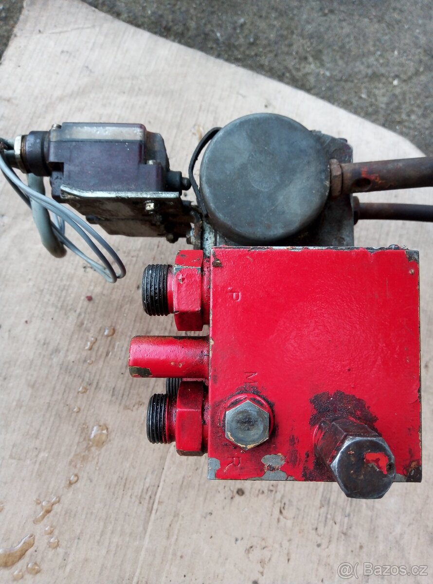 hydraulický rozvaděč - 7