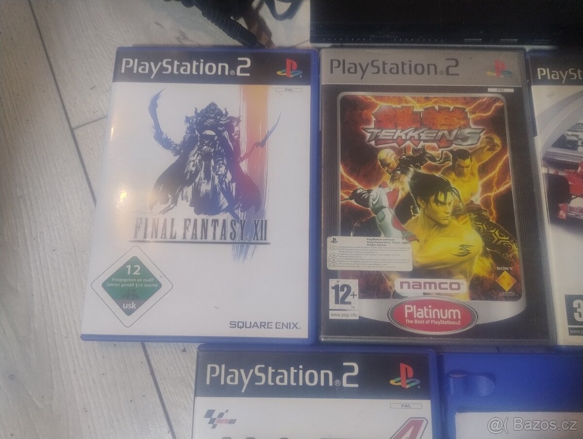PlayStation 2 Slim + 2 ovladače,kabely,7her - 7