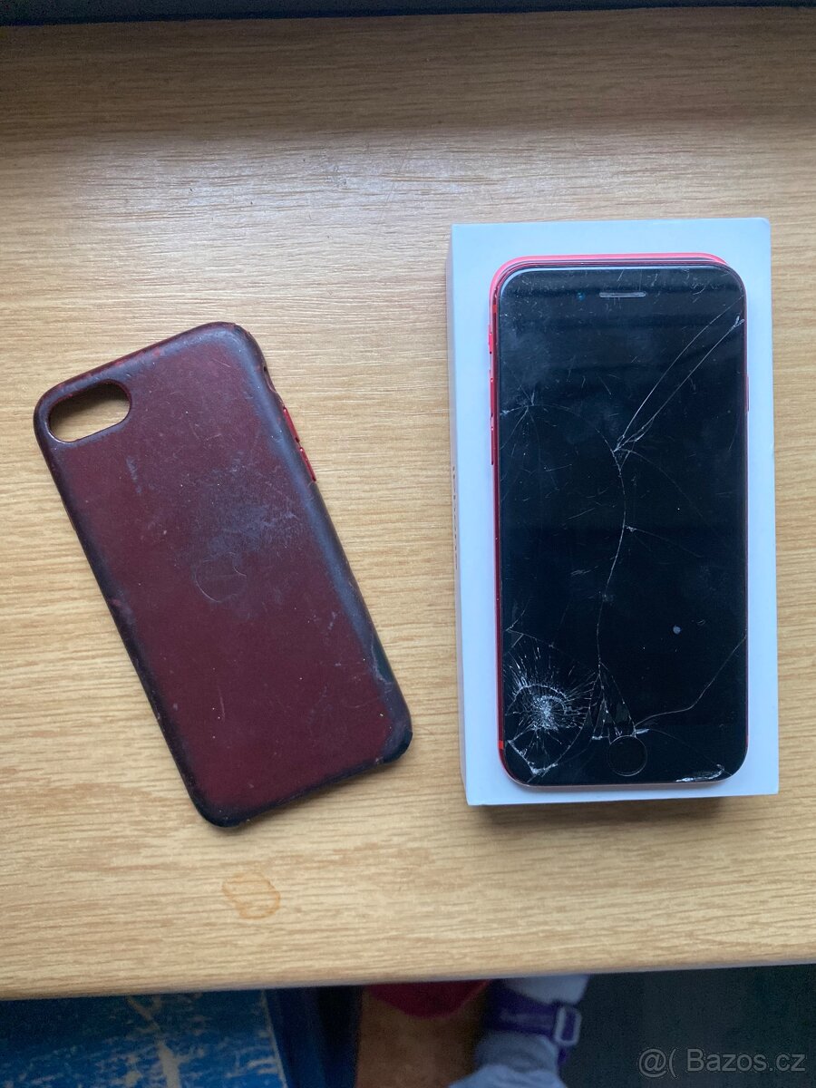 iPhone SE 2020 RED – 64 GB – funkční, ale praskl - 7