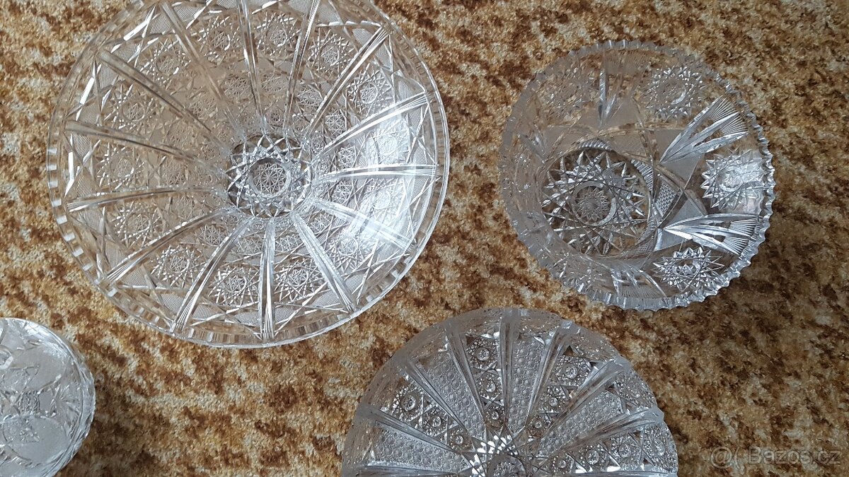 Broušené sklo-sada z r.1954 - 7