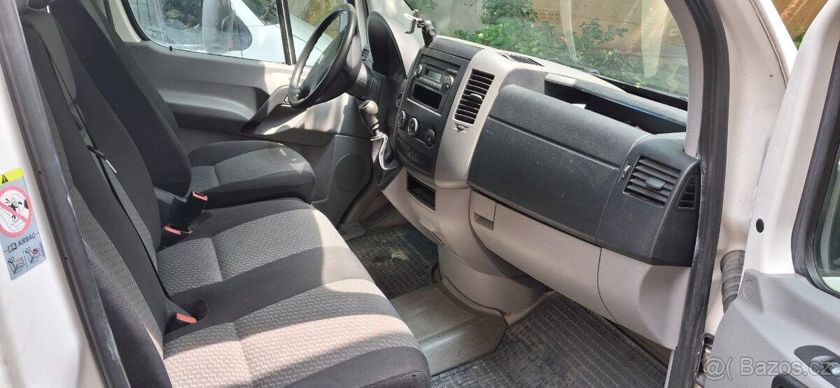 VW CRAFTER 2,0 TDI - 9 MÍST, KLIMA - 7