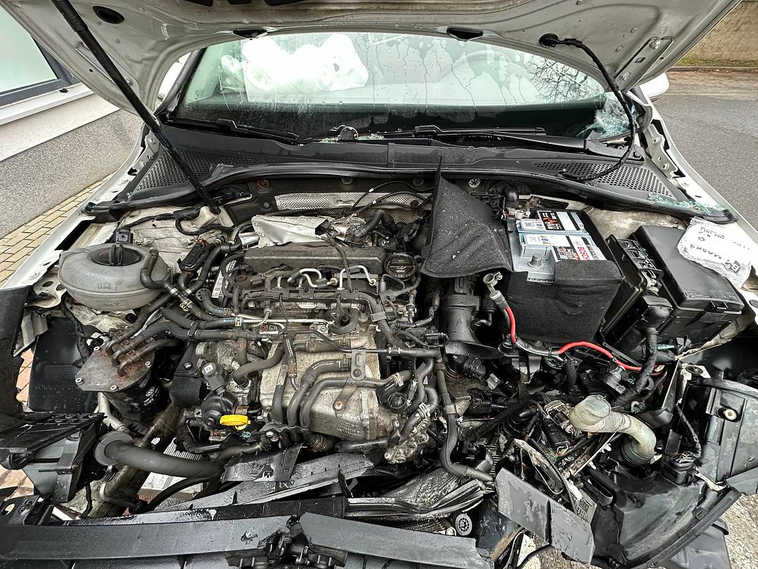 Veškeré náhradní díly VW Golf 7 kombi 2014 CLHA MWW LC9A - 7