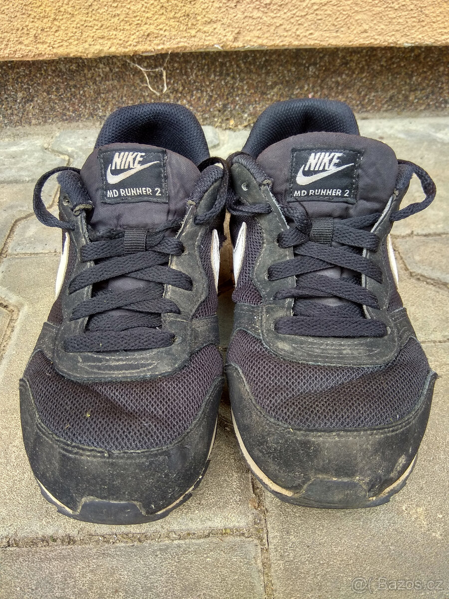 Chlapecké boty NIKE MD RUNNER 2 vel. 36 - černé - 7