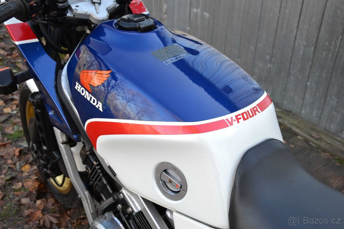 Honda VF 750F – RC15 - 7