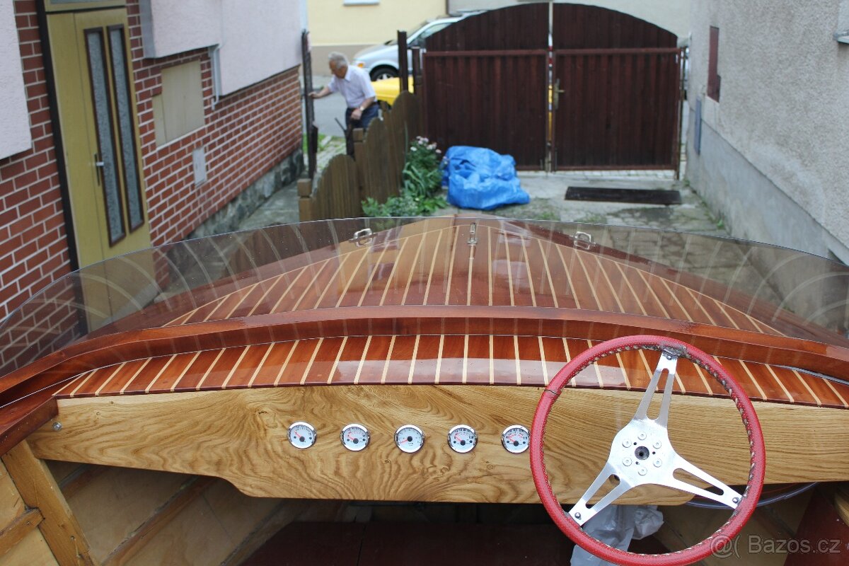 Motorový člun Boesch 510 - 7