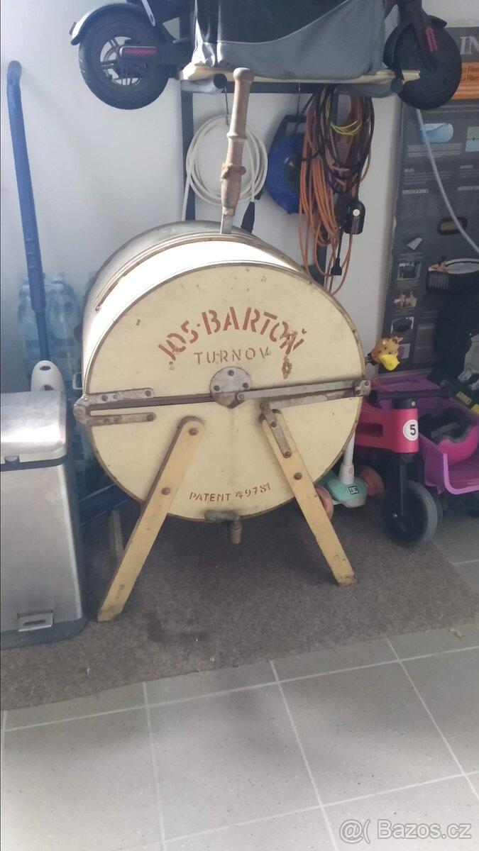 Starý nábytek, koberec, pračka ...atd - 7