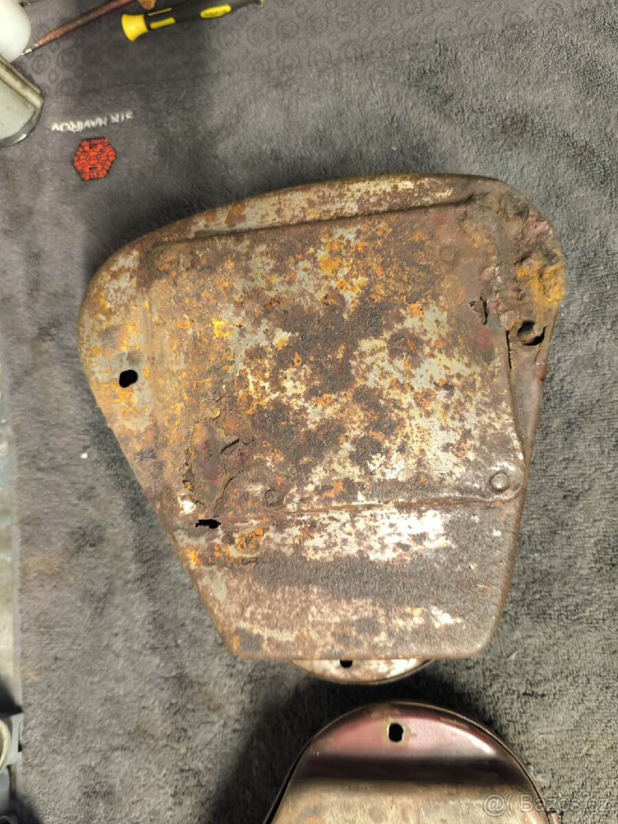 Jawa Perak, kastliky - 7