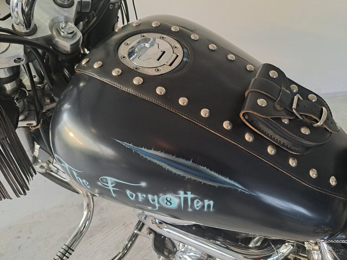 Suzuki VZ 800 Marauder - 7