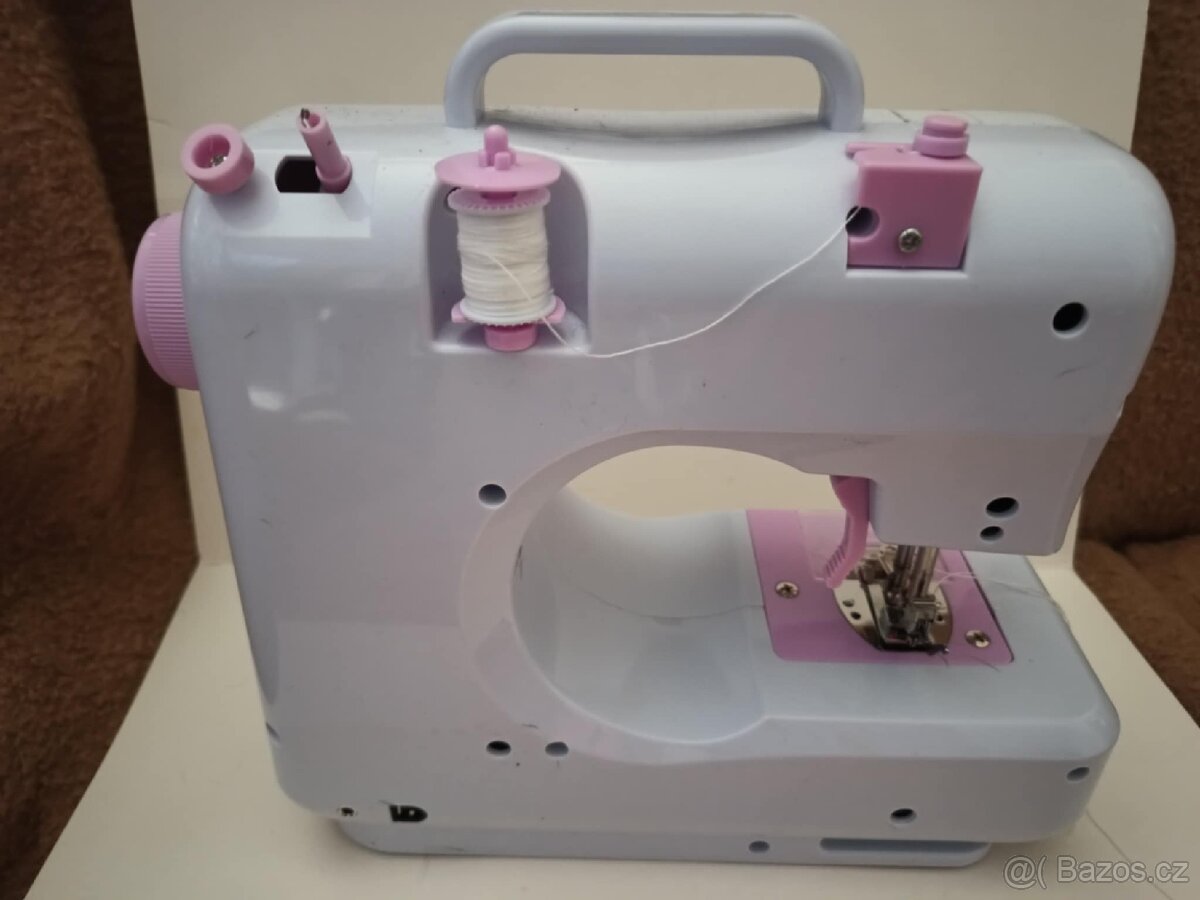 Prodám mini šicí stroj - 7