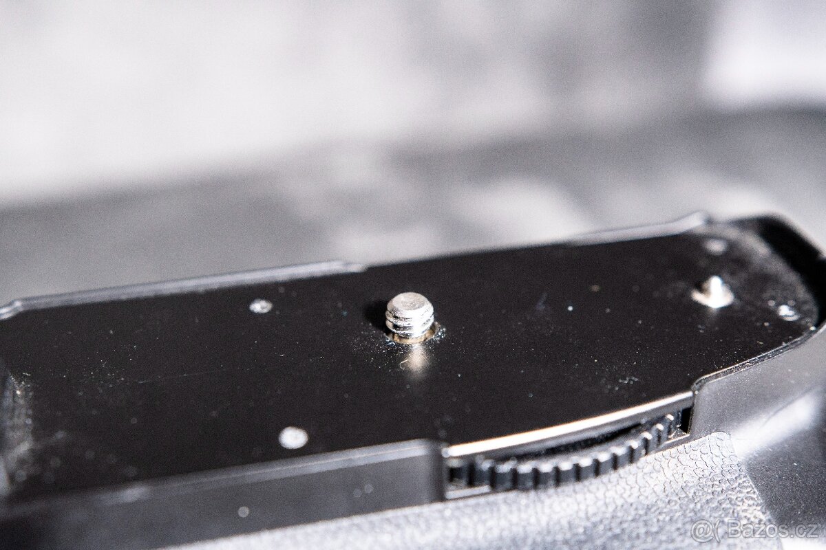 Baterry grip Meike MK-7D - 7