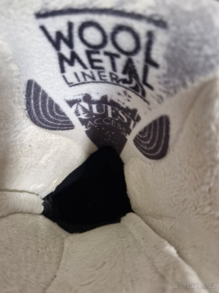 lyže a lyžařské boty - 7