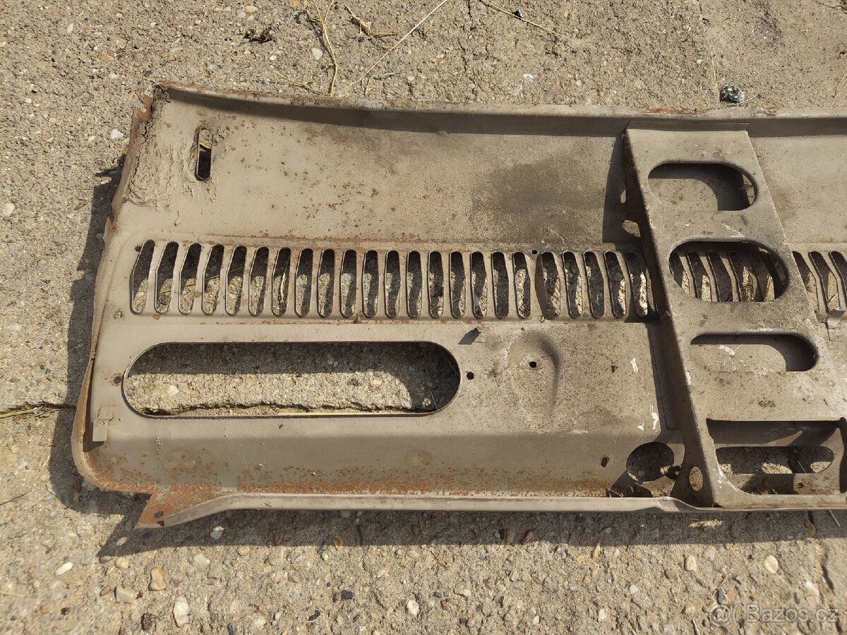 Škoda 100 zadní čelo - 7