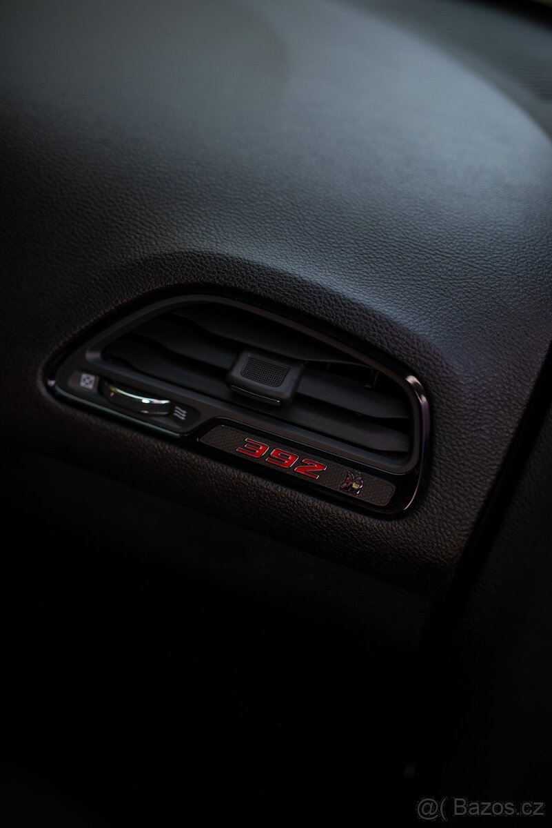 Dodge Challenger - 7