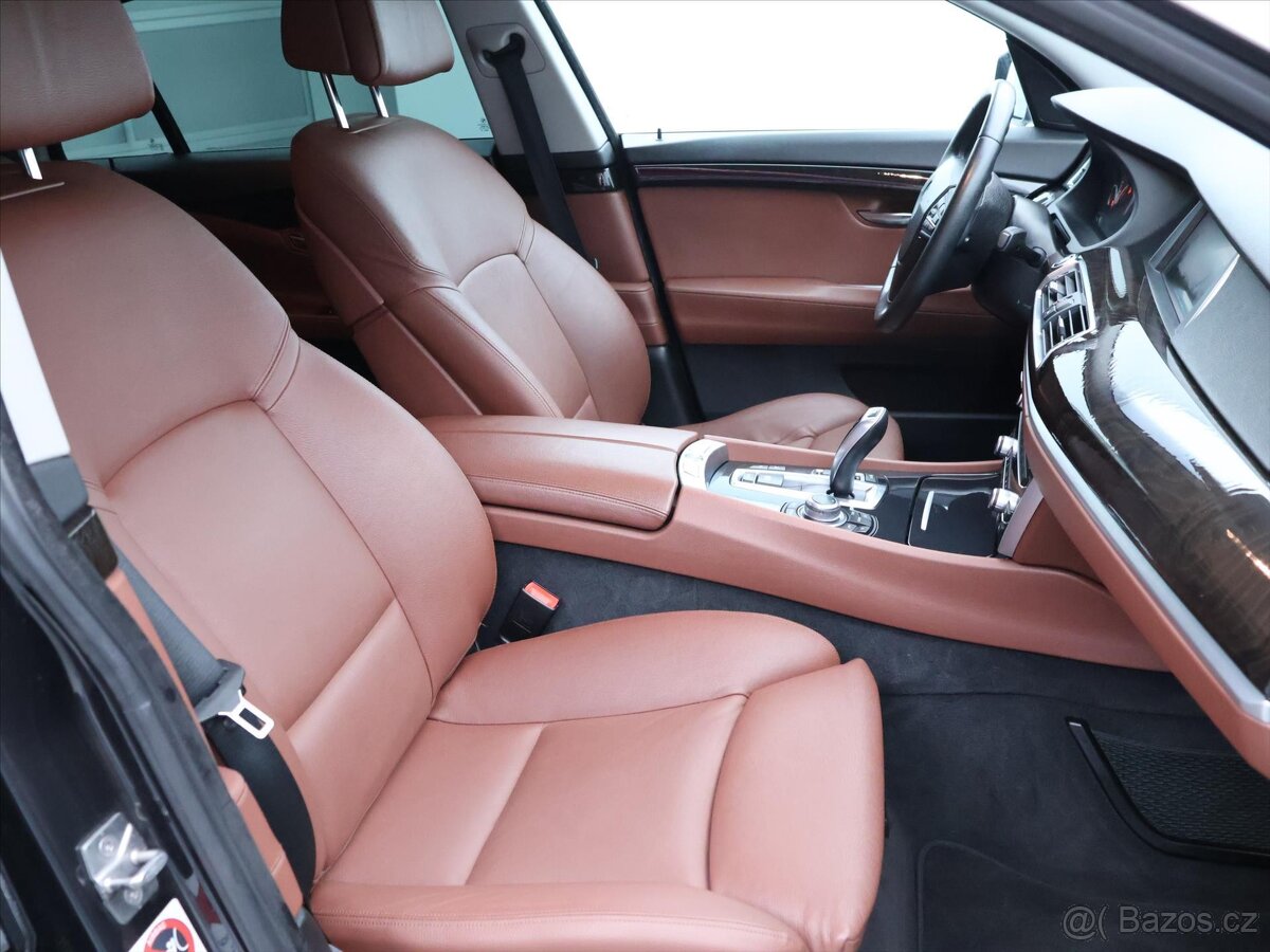 BMW Řada 5 3,0 530D 180kW xDrive Aut. GT (2012) - 7