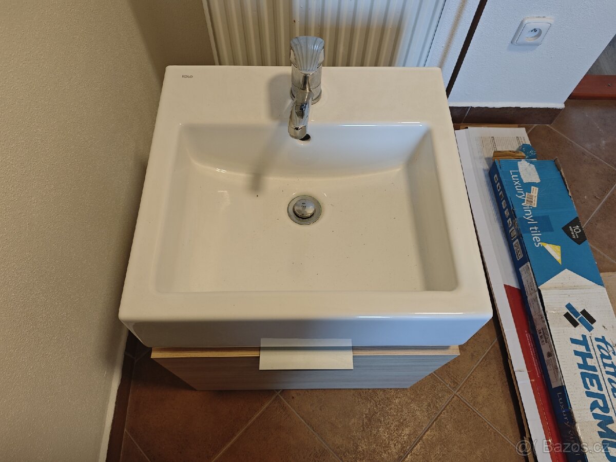 Umyvadlo závěsné - 7